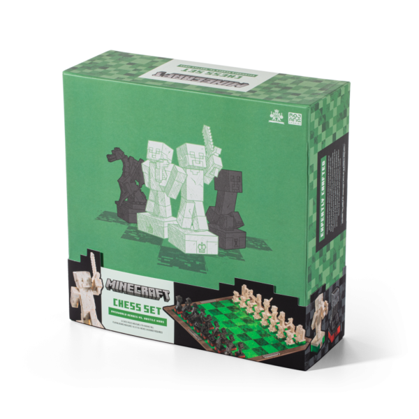 Noble Collection - Minecraft: Chess Set – Overworld Heroes Vs. Hostile Mobs